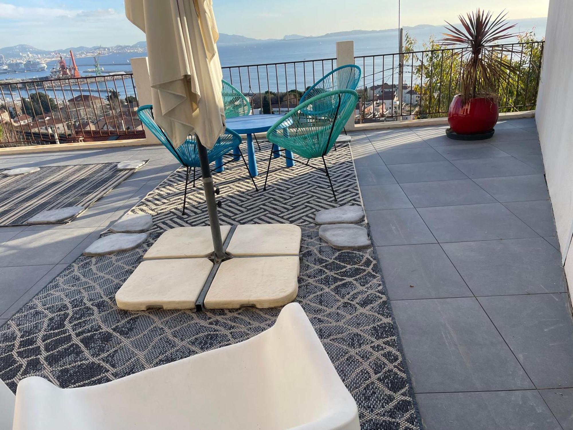 Superbe Terrasse Avec Vue Panoramique Sur La Mer Marseille Exterior photo