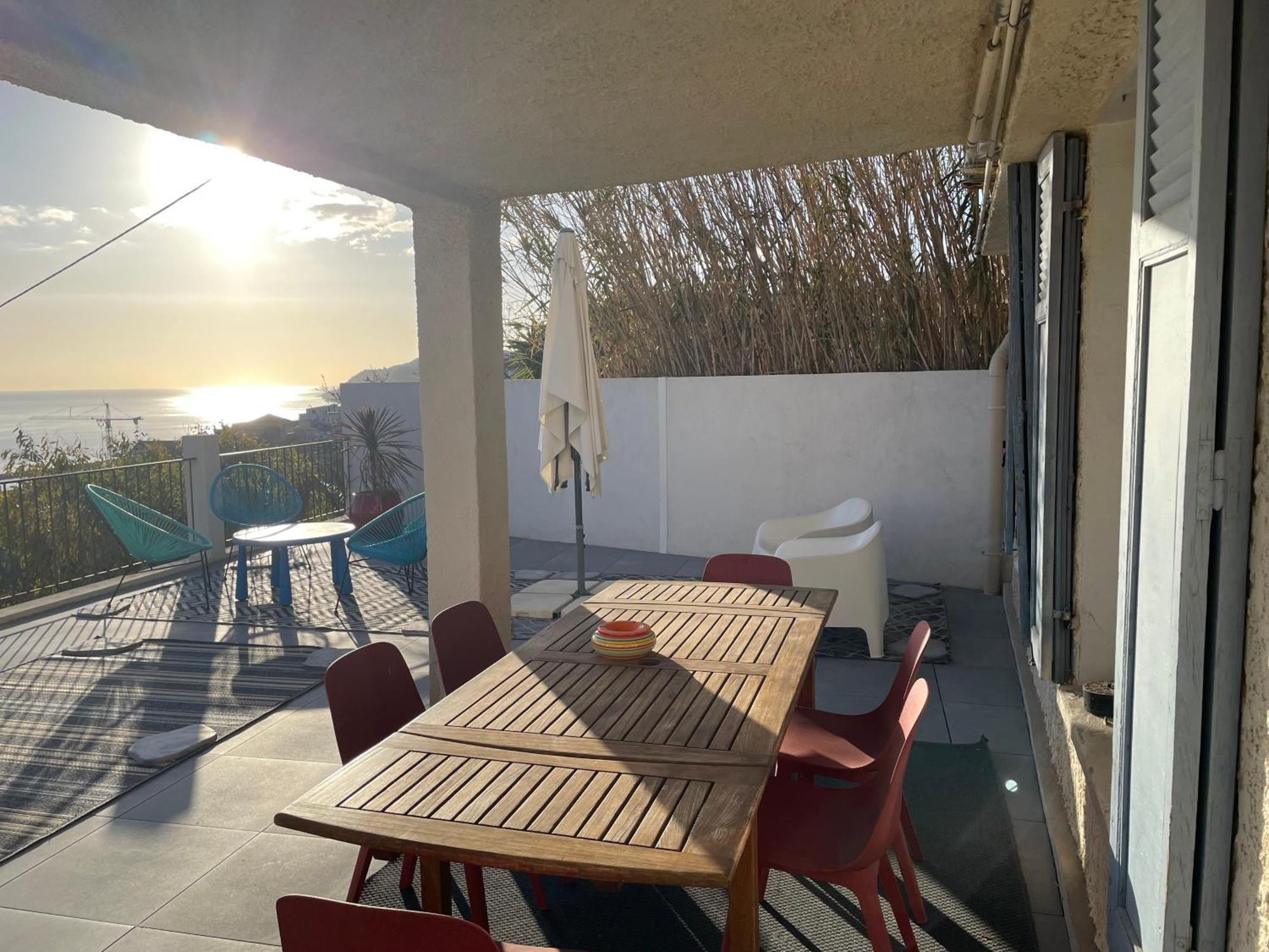 Superbe Terrasse Avec Vue Panoramique Sur La Mer Marseille Exterior photo