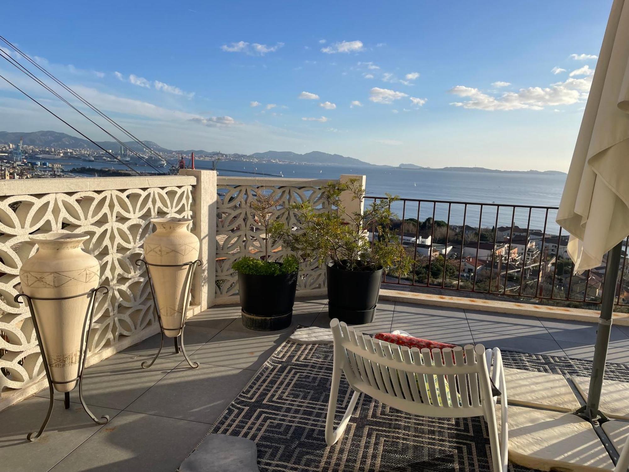 Superbe Terrasse Avec Vue Panoramique Sur La Mer Marseille Exterior photo
