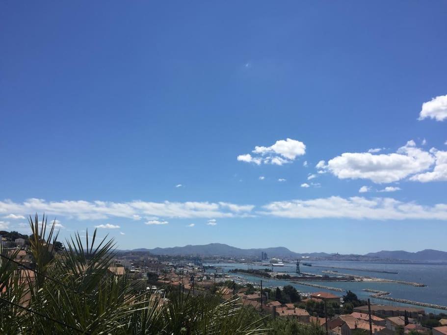 Superbe Terrasse Avec Vue Panoramique Sur La Mer Marseille Exterior photo