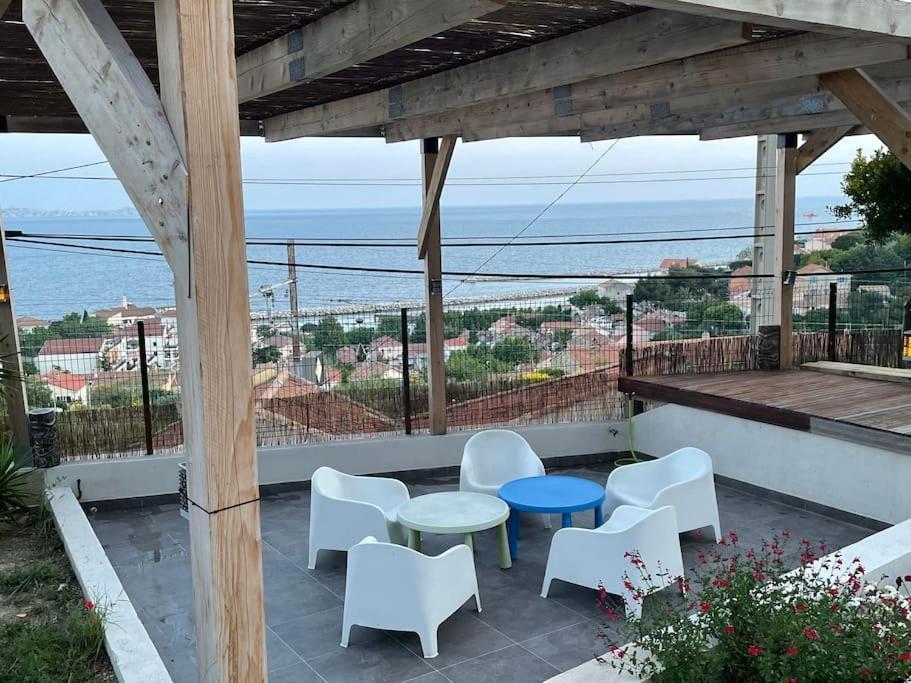 Superbe Terrasse Avec Vue Panoramique Sur La Mer Marseille Exterior photo