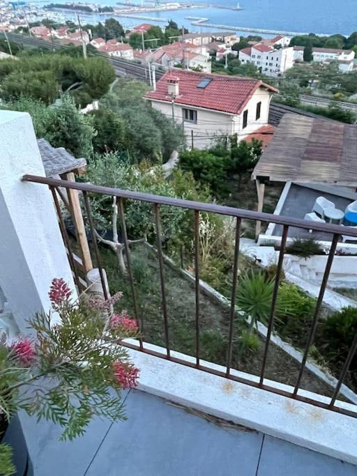 Superbe Terrasse Avec Vue Panoramique Sur La Mer Marseille Exterior photo