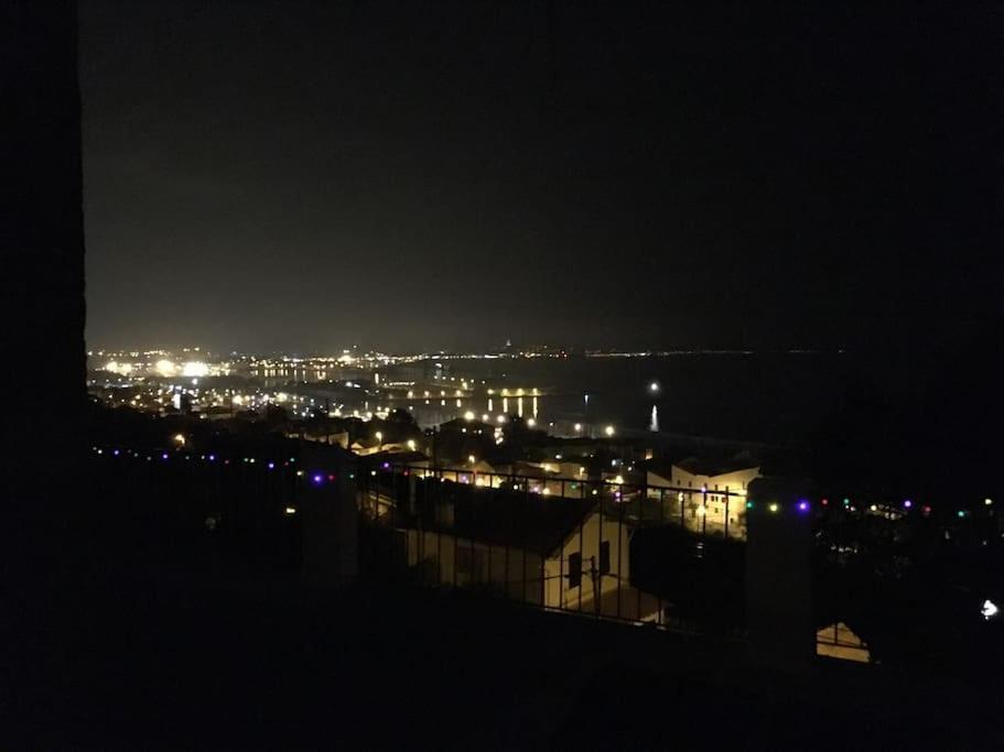Superbe Terrasse Avec Vue Panoramique Sur La Mer Marseille Exterior photo